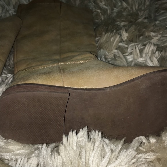 Tan boots - Picture 5 of 8
